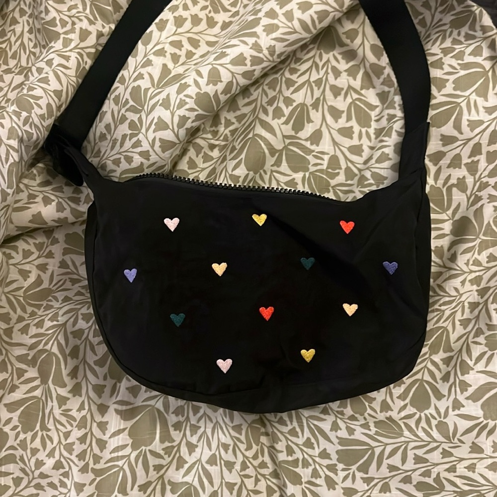 BAGGU small nylon crescent embroidered hearts